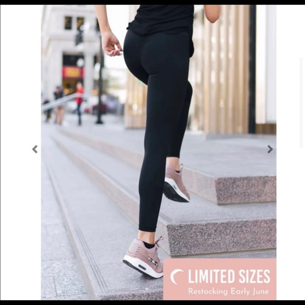 Zyia scrunchy leggings